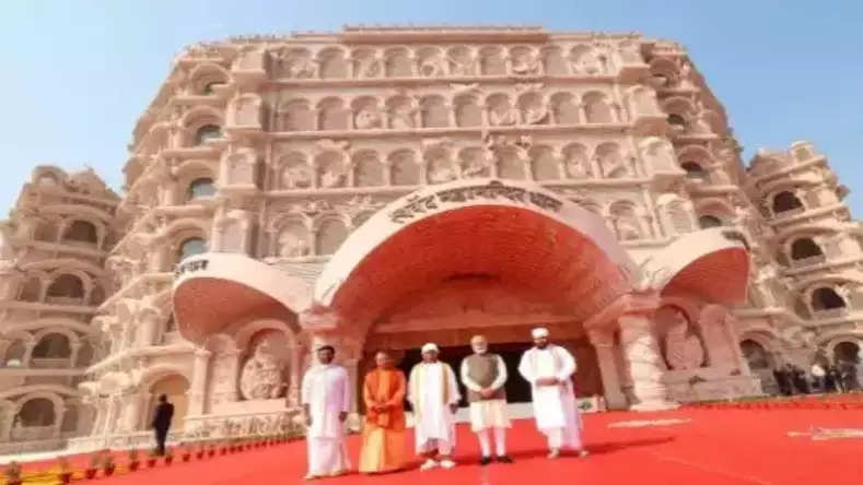 PM मोदी ने स्वर्वेद मंदिर का वाराणसी में किया लोकार्पण,जानें कितना भव्य है मंदिर
