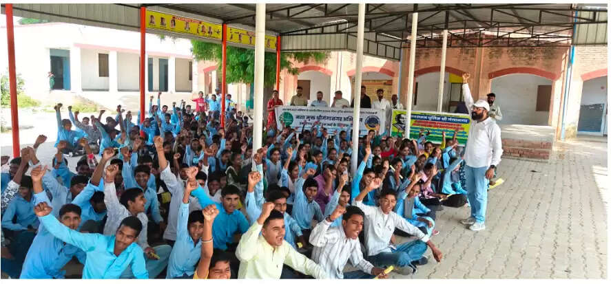 Rajasthan News: श्रीगंगानगर में नशा मुक्ति अभियान तेज़, युवाओं को जागरूक करने के लिए नाटक कार्यक्रम आयोजित