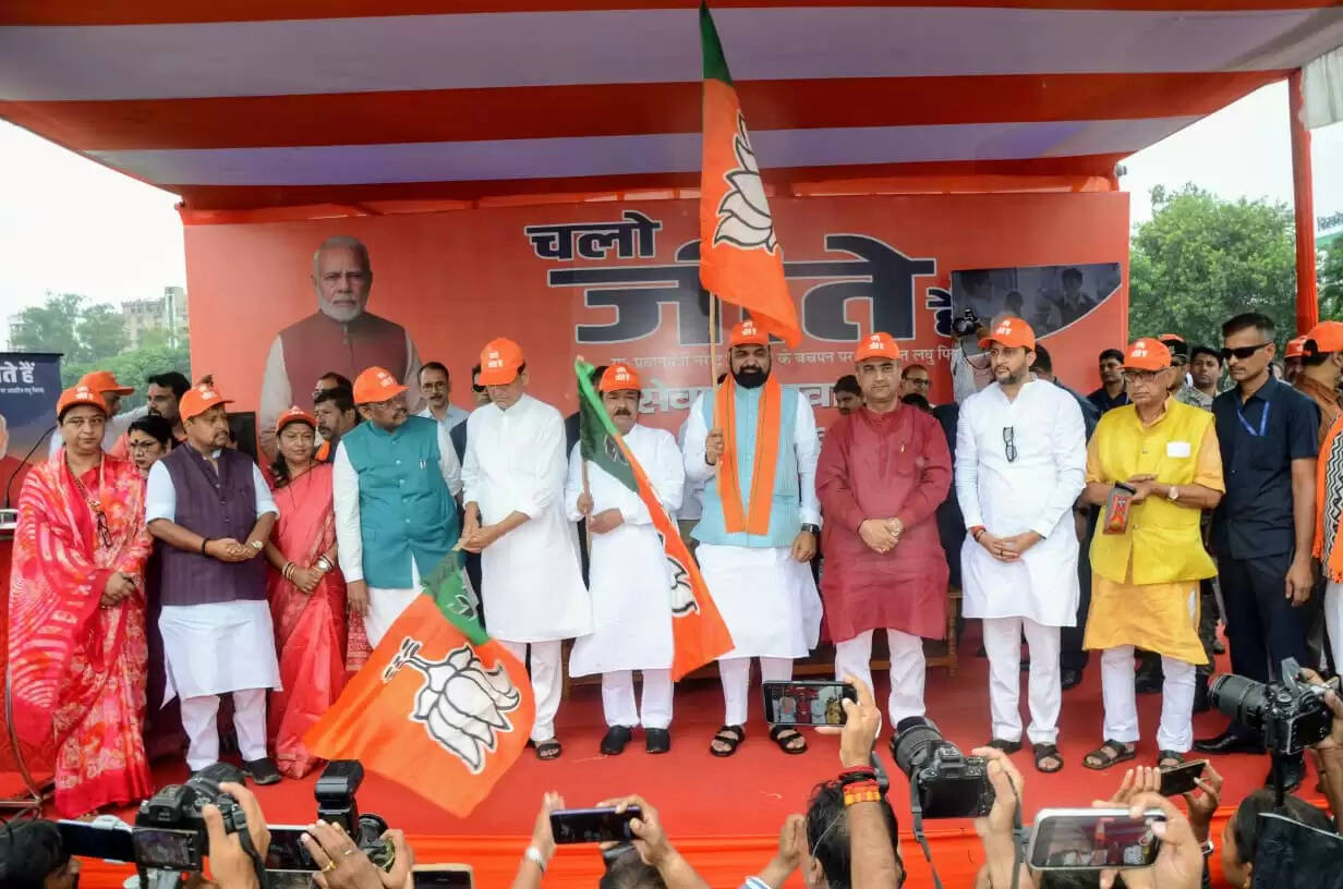 पटना के गांधी मैदान से बीजेपी ने "चलो जीते हैं" रथ यात्रा की शुरुआत की, पहुँचेगा हर विधानसभा PM मोदी का संदेश