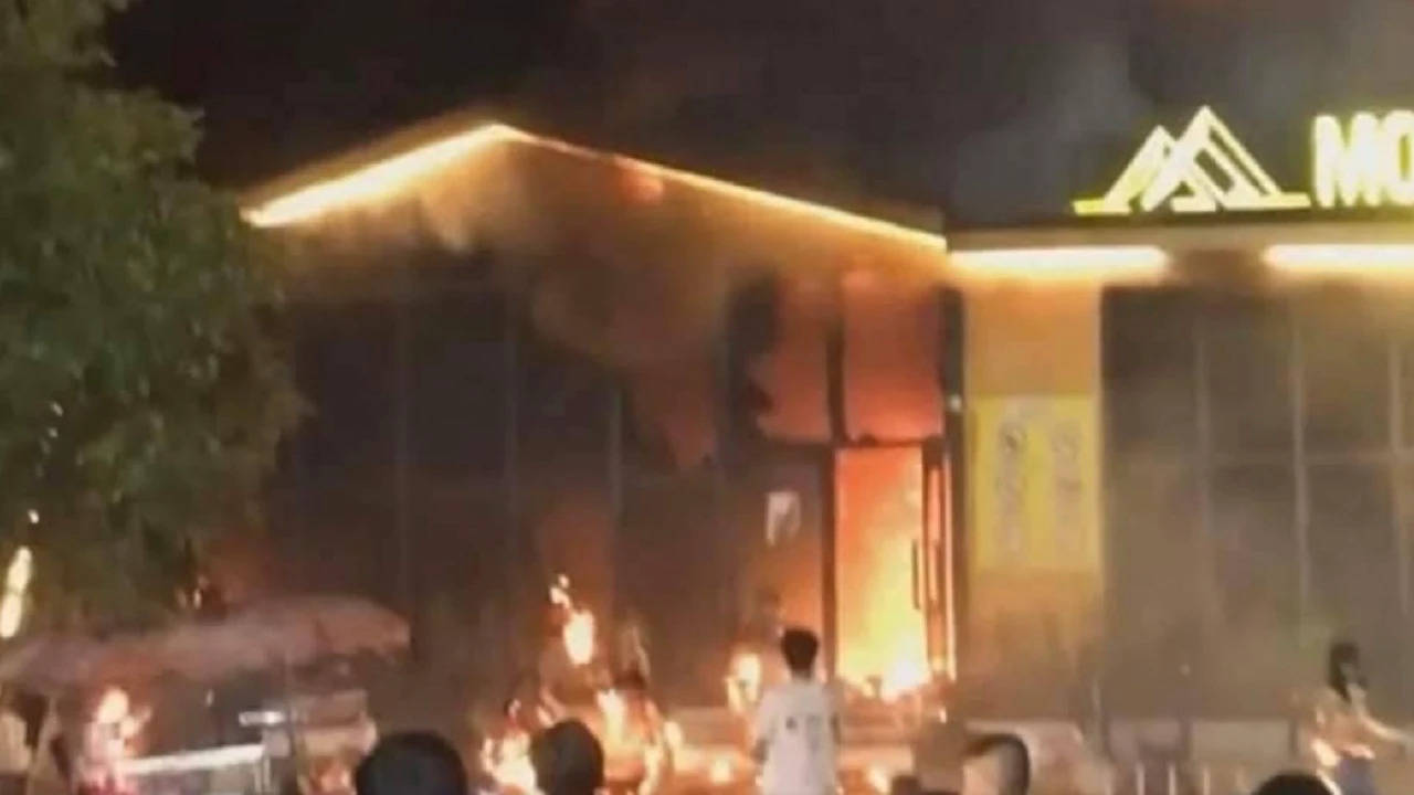 थाईलैंड के Night Club में आग लगने से 13 लोगों की मौत 35 लोग घायल