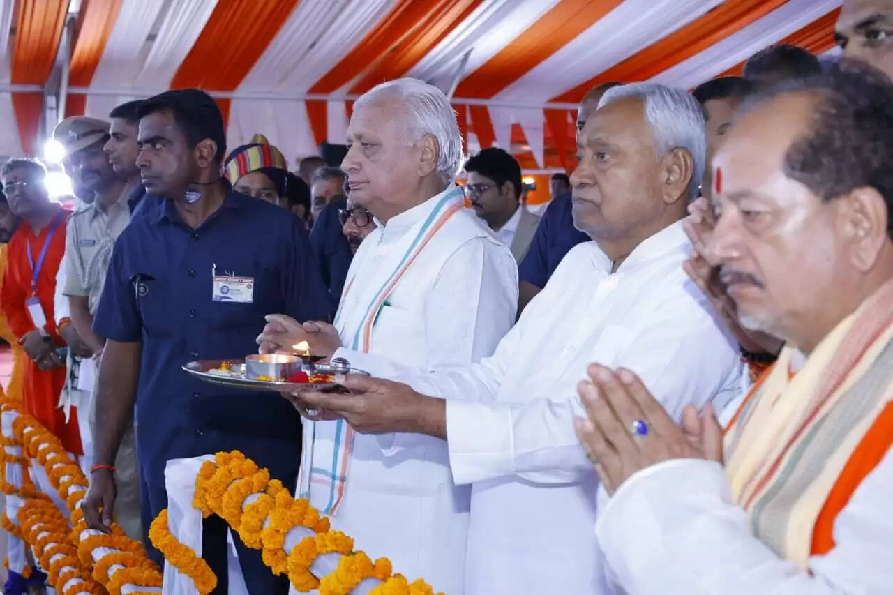 Bihar News: पटना गांधी मैदान में धूमधाम से मना विजयादशमी, रावणवध कर सीएम&nbsp;नीतीश ने दिया शांति-सौहार्द्र का संदेश