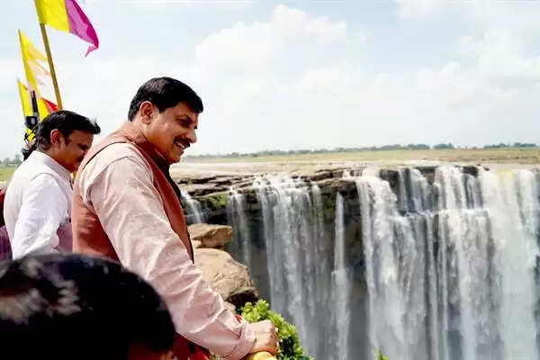 CM मोहन यादव ने मऊगंज के बहुती जल प्रपात का किया अवलोकन, प्राकृतिक सौंदर्य से प्रभावित