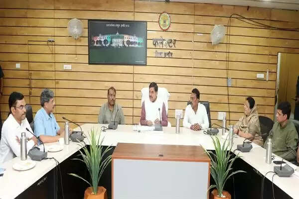 इंदौर की सड़क दुर्घटना बेहद दुखद&nbsp;सीएम&nbsp;मोहन यादव, मृतकों को 4 लाख, घायलों को 1 लाख की दी जाएगी आर्थिक सहायता