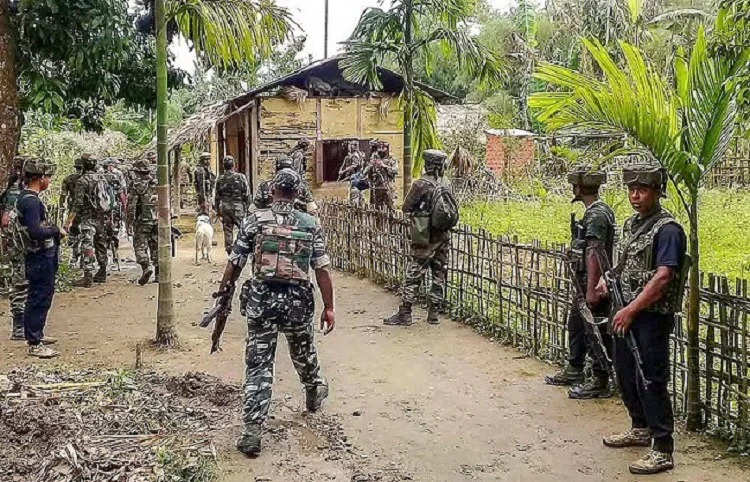 Assam News: तिनसुकिया जिला के अपर दिहिंग वन क्षेत्र में प्रतिबंधित उल्फा (स्वाधीन) और सेना के बीच भारी गोलीबारी