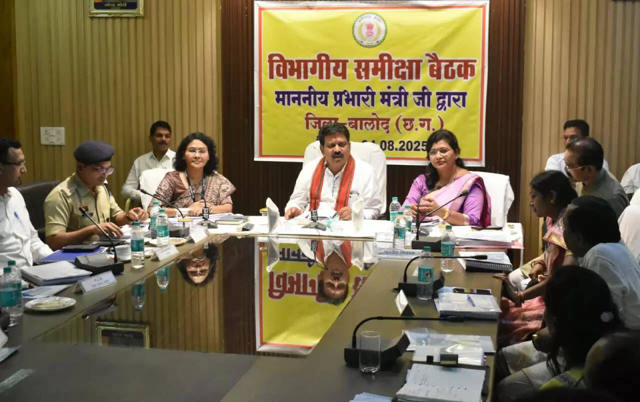 CG News: डिप्टी सीएम&nbsp;विजय शर्मा ने समीक्षा बैठक लेकर जिले में शासकीय योजनाओं के क्रियान्वयन की स्थिति की&nbsp;समीक्षा की