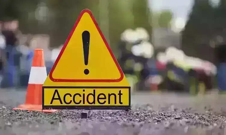 UP News: बरेली&nbsp;हाईवे पर भीषण सड़क&nbsp;हादसा, ट्रक की टक्कर से ऑटो&nbsp;सवार दो की मौत,&nbsp;तीन घायल
