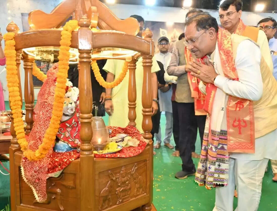 CG News: सीएम विष्णु देव साय&nbsp;रायपुर शहर के विभिन्न गरबा महोत्सव में हुए शामिल, मातारानी का दर्शन कर लिया आशीर्वाद