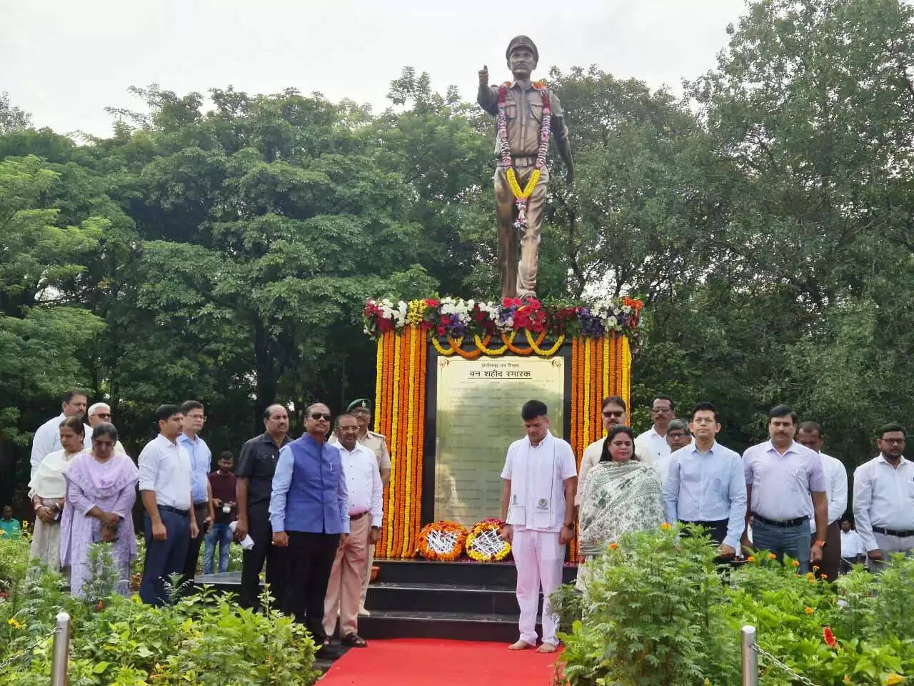 CG News: वनमंत्री केदार कश्यप ने राष्ट्रीय वन शहीद दिवस पर रायपुर में वन शहीदों को दी भावभीनी श्रद्धांजलि,&nbsp;दो मिनट का रखा गया मौन