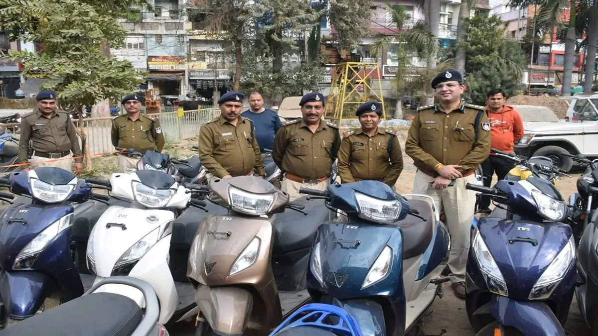 Jabalpur: शो-रूम से चोरी हुए नये 35 स्कूटर, पुलिस जांच में चौकीदार ही निकला चोर