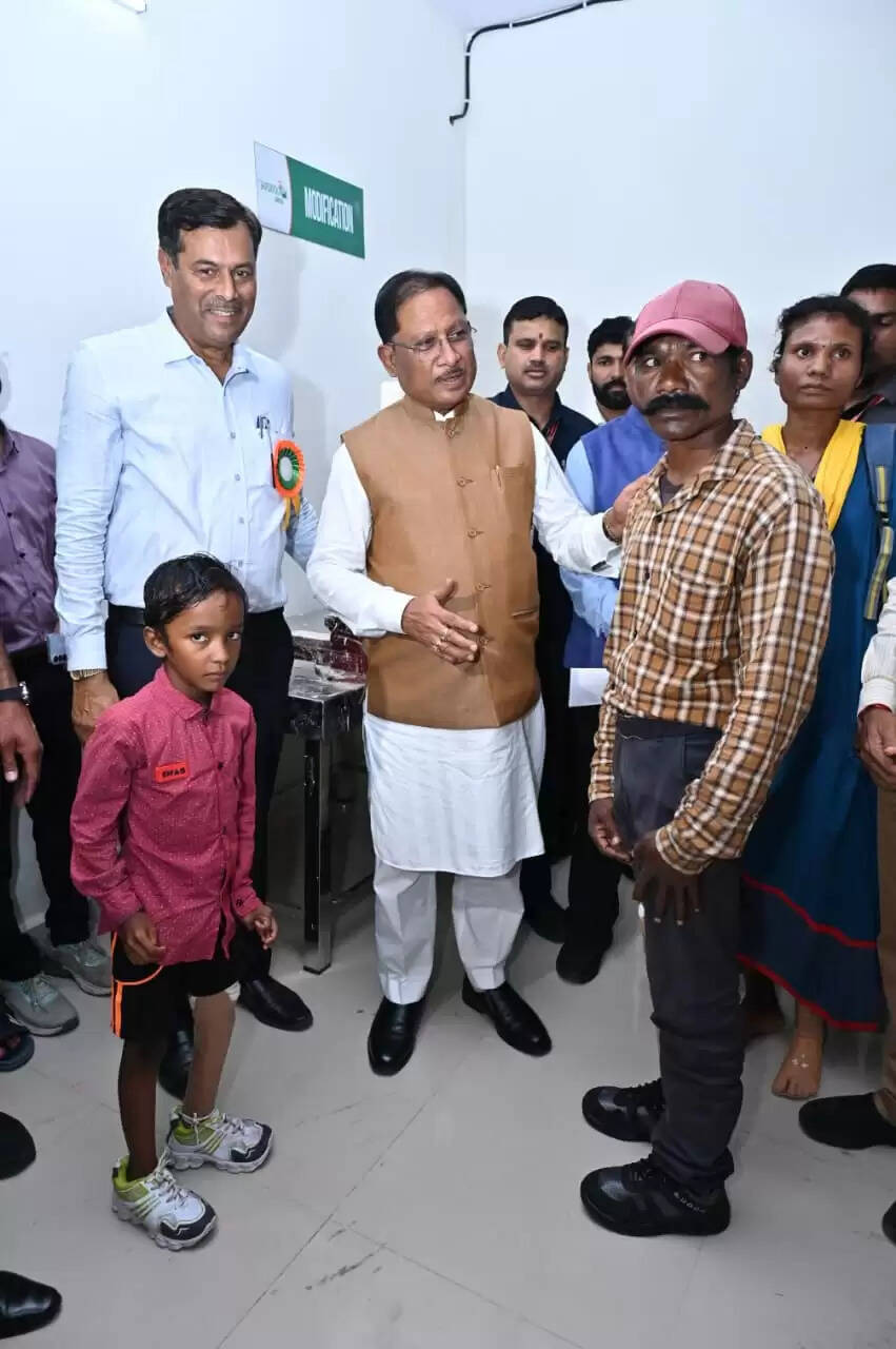 CG News: शासन की छोटी मदद से दिव्यांगों के जीवन में बड़ी राहत; कृत्रिम पैर मिलने से दिव्यांगों को मिली जीने की नई राह