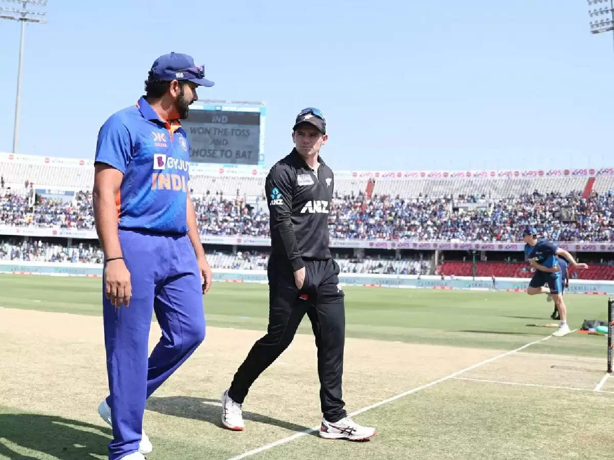 रोहित शर्मा ने टॉस जीतने के बाद पकड़ लिया सिर, भूल गए पहले गेंदबाजी करनी है या बल्लेबाजी
