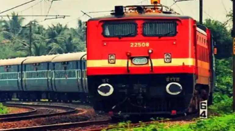 Railway Ticket: रेल मंत्री ने साफ कहा, बुजुर्गों को छूट देने से रेलवे पर पड़ता है बोझ, 50 फीसदी छूट से रेलवे पर पड़ रहा बोझ