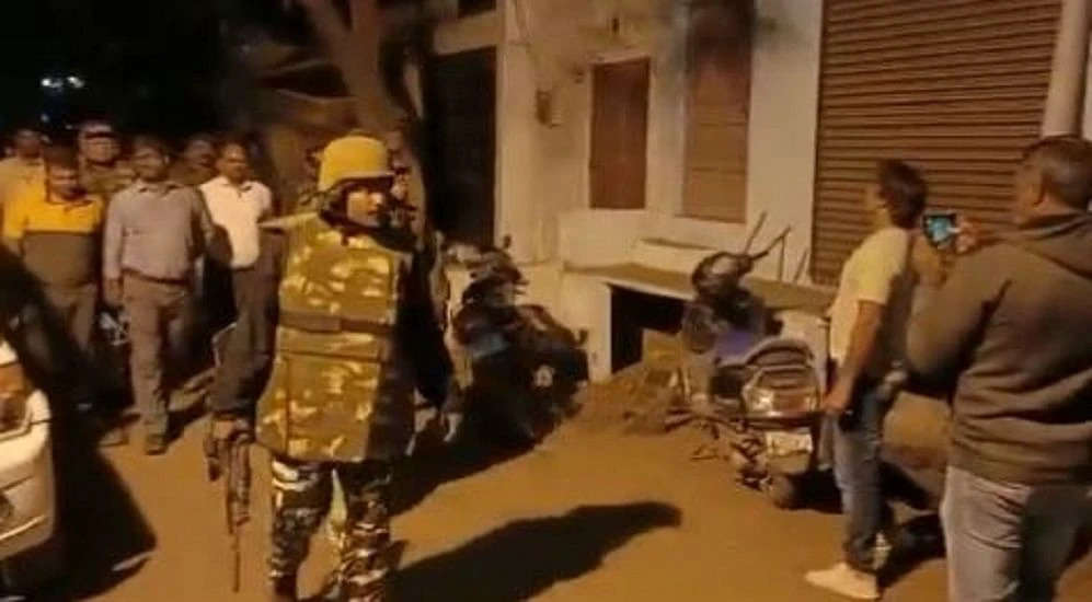 मध्य प्रदेश के खंडवा में जबरन मूर्ति स्थापित करने पर तनाव, पथराव में कई पुलिस वाले घायल, धारा 144 लागू