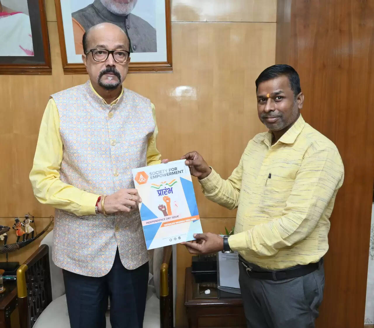 CG News: राज्यपाल रमेन डेका को आज राजभवन में ‘प्रारंभ‘ पत्रिका का विशेषांक भेंट