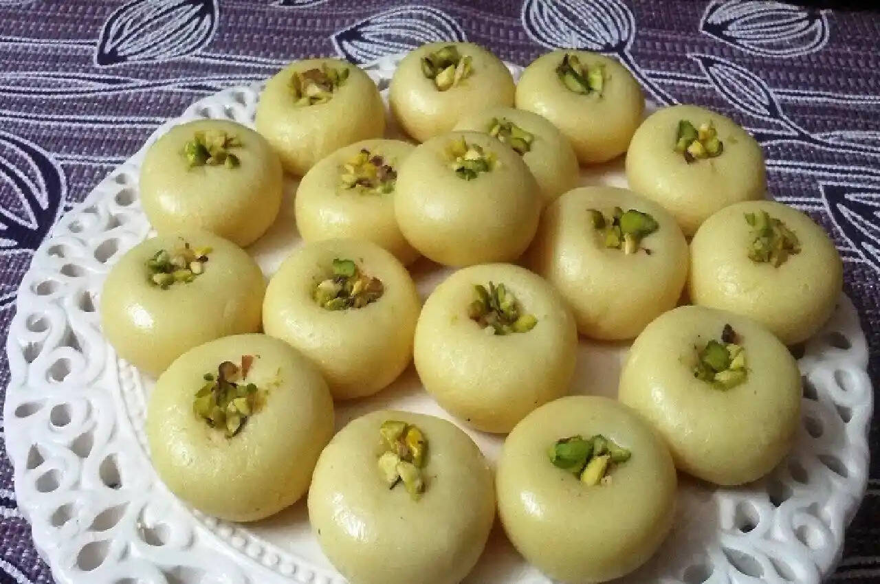 Holi 2022&nbsp;Bhang Peda Recipe: होली के त्यौहार को बनाएं खास भांग के पेड़ा के साथ, मजा हो जाएगा दोगुना