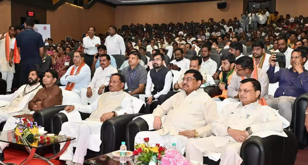 PM मोदी के&nbsp;रेडियो कार्यक्रम &lsquo;मन की बात&rsquo; की 125वीं कड़ी का सीएम&nbsp;साय सहित मंत्रियों और नागरिकों ने किया श्रवण