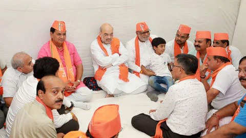 Gujarat Assembly Election 2022: गुजरात में गृह मंत्री अमित शाह ने संभाला मोर्चा, कार्यकर्ताओं को सक्रिय करने में जुटी बीजेपी  