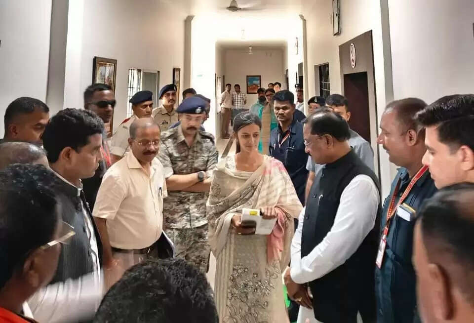 CG News: सीएम&nbsp;विष्णु देव साय&nbsp;की पहल पर दंतेवाड़ा की&nbsp;पूनम को मिली पुस्तकें और नया टेबलेट,&nbsp;निर्बाध जारी रहेगी&nbsp;तैयारी&nbsp;