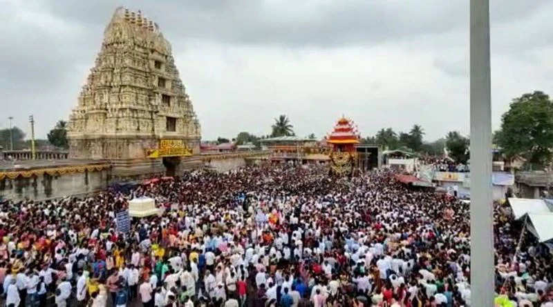 Karnataka News: कर्नाटक राज्य सरकार का बड़ा फैसला, राज्य के सभी हिंदू मंदिरों में मोबाइल फोन्स इस्तेमाल पर प्रतिबंध