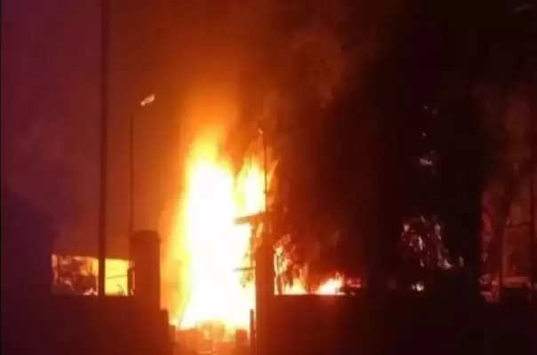 नोएडा में सरकारी अस्पताल में लगी आग, मरीजों को सुरक्षित स्थान पर किया गया शिफ्ट 