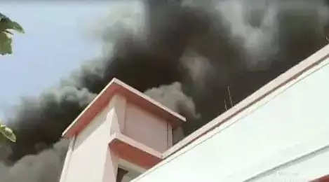 Mumbai: मुंबई के अंधेरी में एक इमारत में लगी भीषण आग, बचावकर्मियों ने 33 लोगों को सुरक्षित निकाला