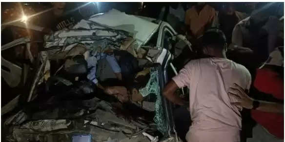 MP News: मध्य प्रदेश के शाजापुर में एबी रोड पर बस और कार की टक्कर, 4 लोगों की मौत, 4 घायल