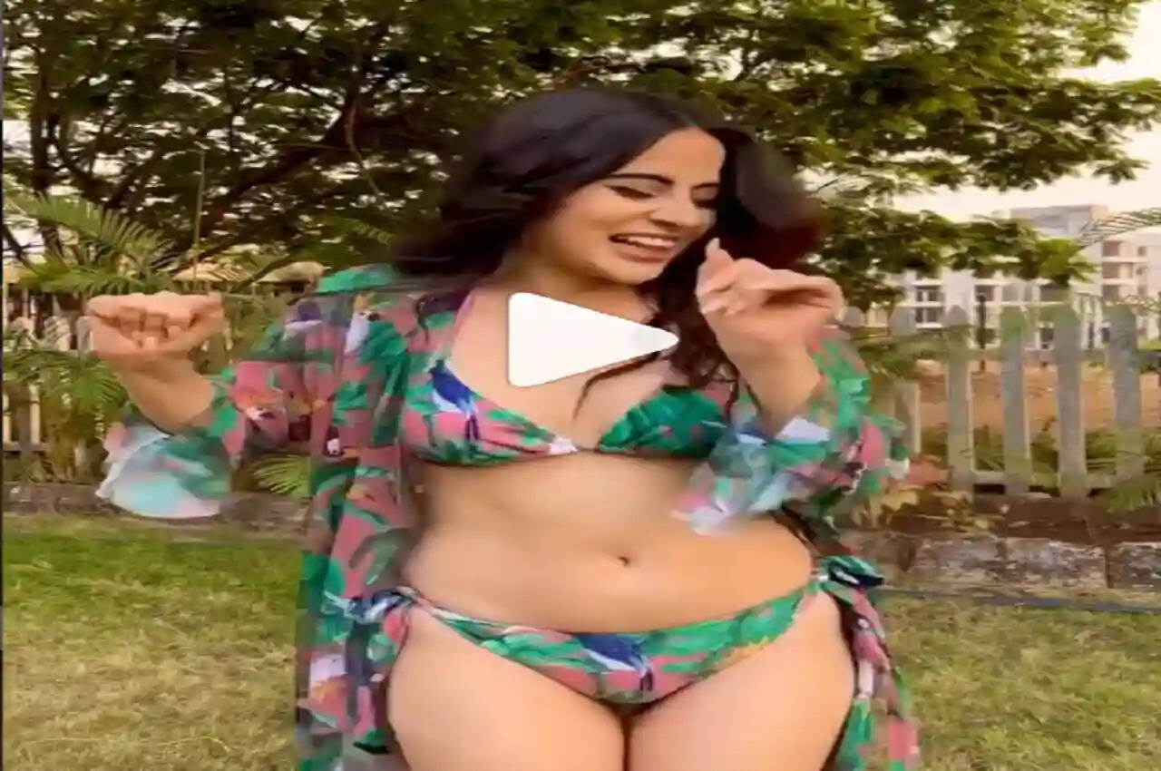 उर्फी जावेद ने बिकिनी में किया सुपर हॉट डांस, सेक्सी लुक्स से फैंस हुये दीवाने