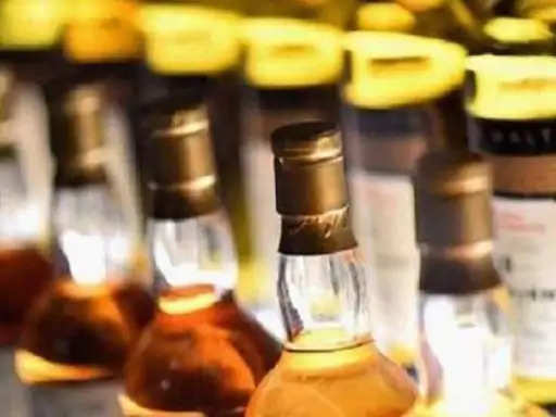 Gwalior News: महंगी शराब पर सस्ती का होलोग्राम लगाकर की जा रही टैक्स की चोरी, आयुक्त ओपी श्रीवास्तव ने दिए जांच के आदेश