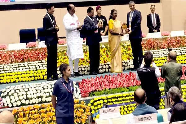 आदि कर्मयोगी अभियान के उत्कृष्ट क्रियान्वयन में MP का देश में उत्कृष्ट प्रदर्शन, राष्ट्रपति द्रौपदी मुर्मु ने किया सम्मानित