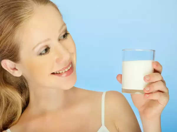 ये है दूध पीने का सही तरीका मौसम के अनुसार, दूध पीते हुए न करें ये गलतियां जानिए