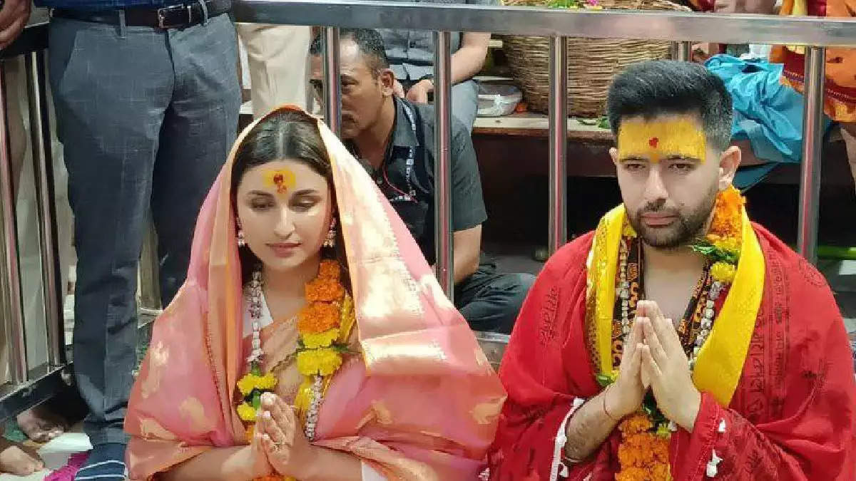 Ujjain: परिणीति चोपड़ा और राघव चड्ढा ने शादी से पहले बाबा महाकाल का लिया आशीर्वाद, साथ में की पूजा-अर्चना