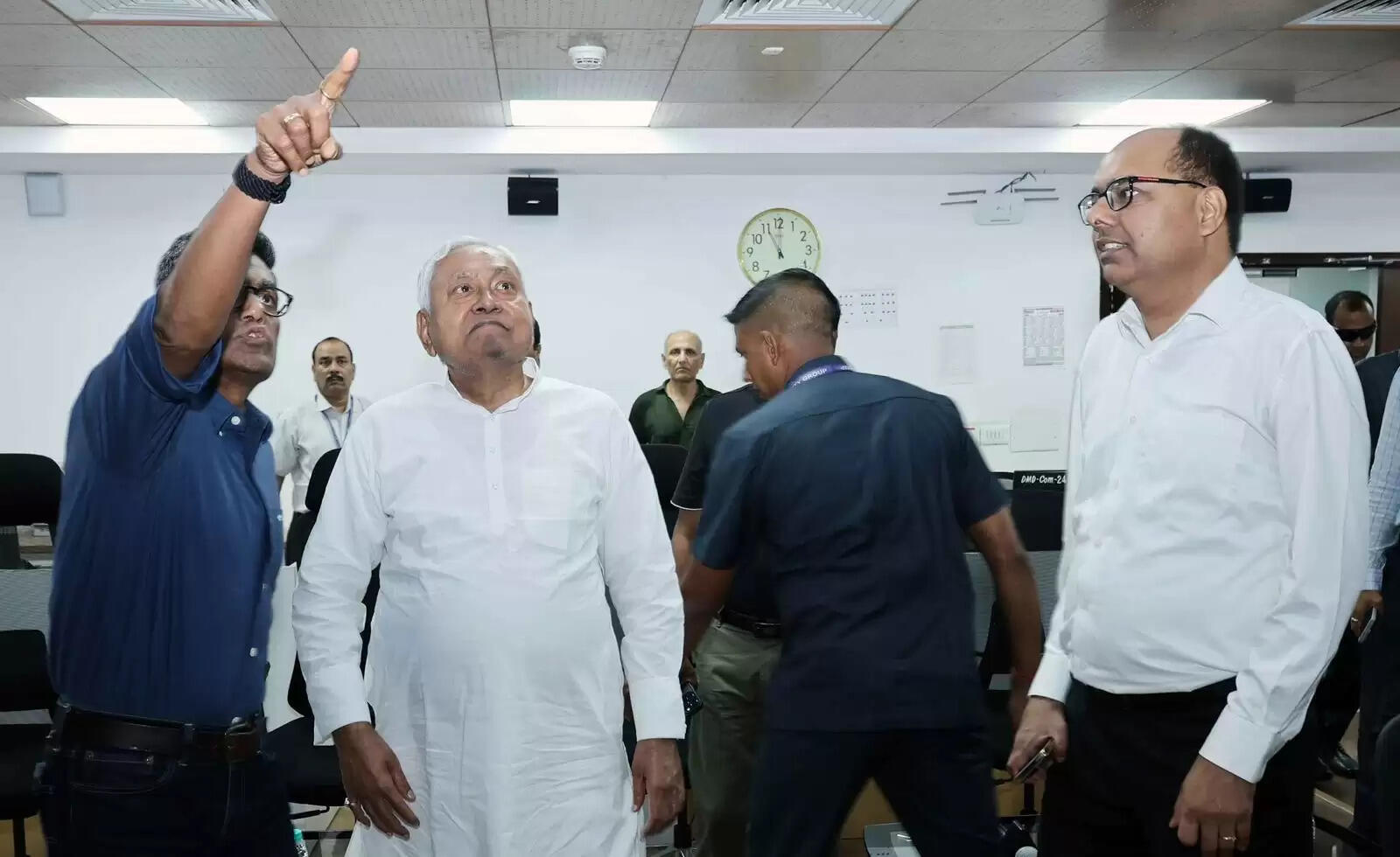 Bihar News: सीएम नीतीश कुमार ने आपदा प्रबंधन विभाग का किया निरीक्षण, अधिकारियों को दिये निर्देश