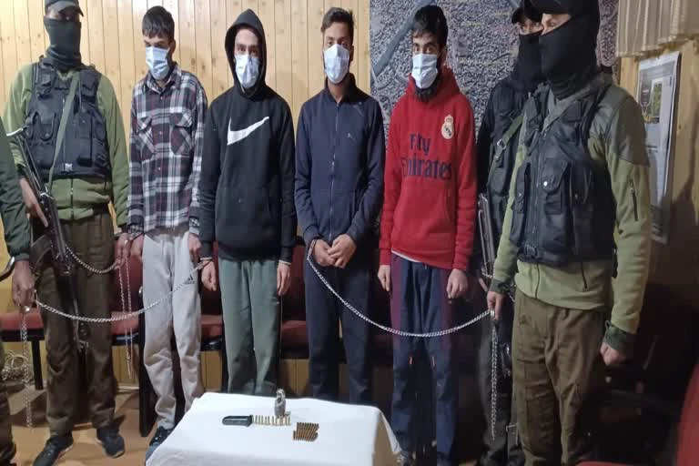 Jammu Kashmir: श्रीनगर पुलिस ने आतंकी संगठन टीआरएफ के 4 मददगारों को किया गिरफ्तार