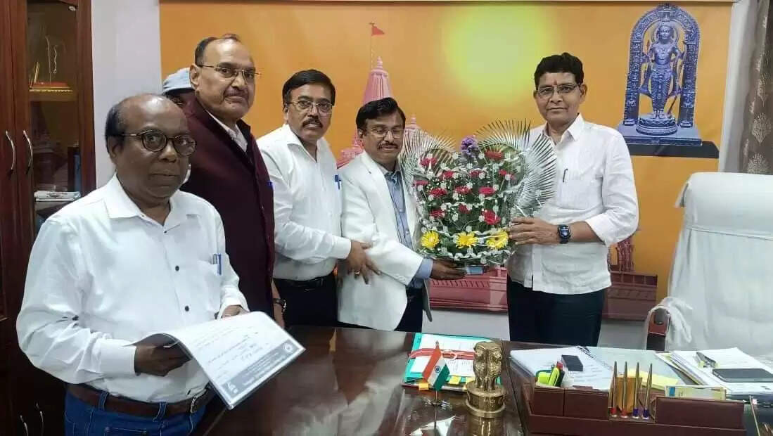 CG News: राजस्व मंत्री&nbsp;टंक राम वर्मा से अंबेडकर वेलफेयर सोसायटी के पदाधिकारियों ने की&nbsp;मुलाकात