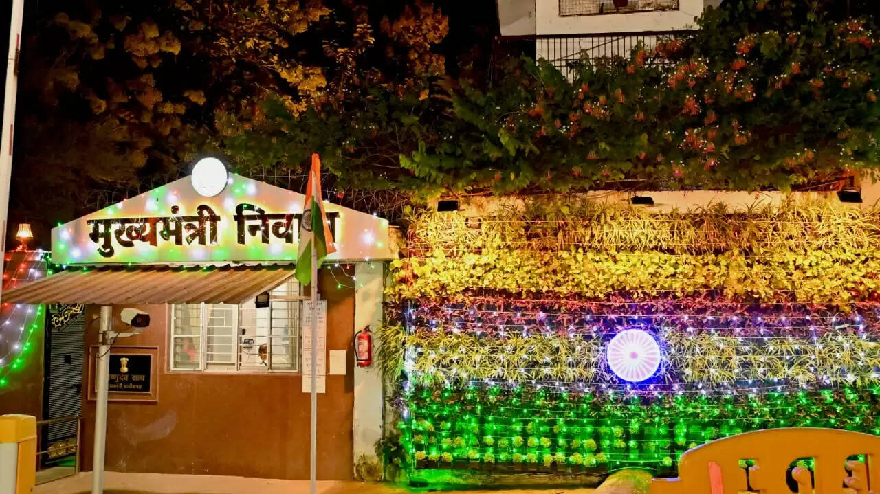 CM विष्णु देव साय ने&nbsp;प्रदेशवासियों को&nbsp;स्वतंत्रता दिवस की दी बधाई, रोशनी से आलोकित हुआ मुख्यमंत्री निवास