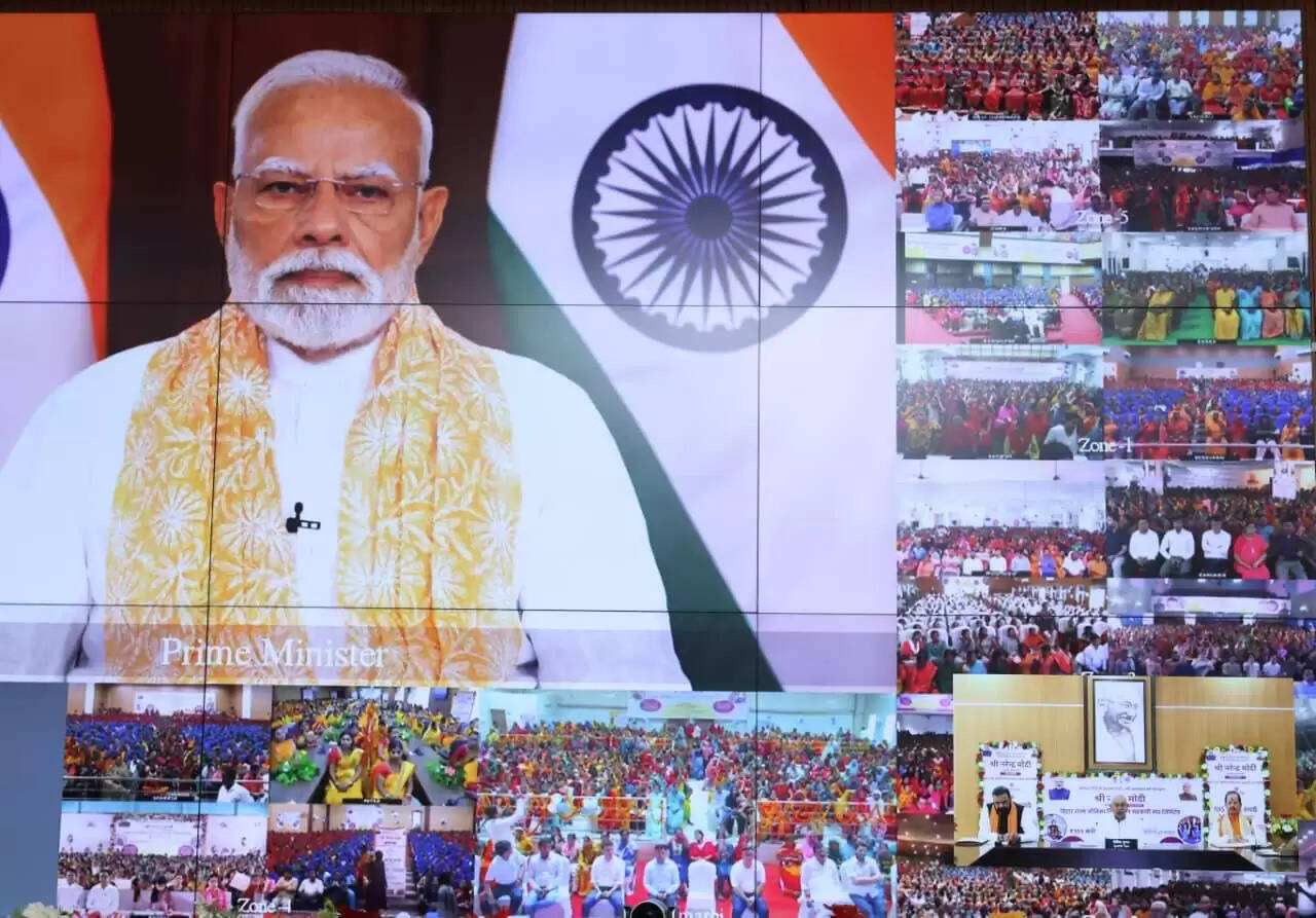 PM नरेन्द्र मोदी&nbsp;ने बिहार राज्य जीविका निधि साख सहकारी संघ लिमिटेड का किया शुभारंभ, 105 करोड़ रुपये की राशि की ट्रांसफर