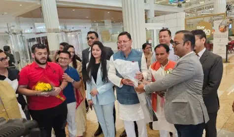 उत्तराखंड के सीएम पुष्कर सिंह इन्वेस्टर्स समिट में निवेशकों की भागीदारी के लिए पहुंचे दुबई, प्रवासी भारतीयों ने किया स्वागत