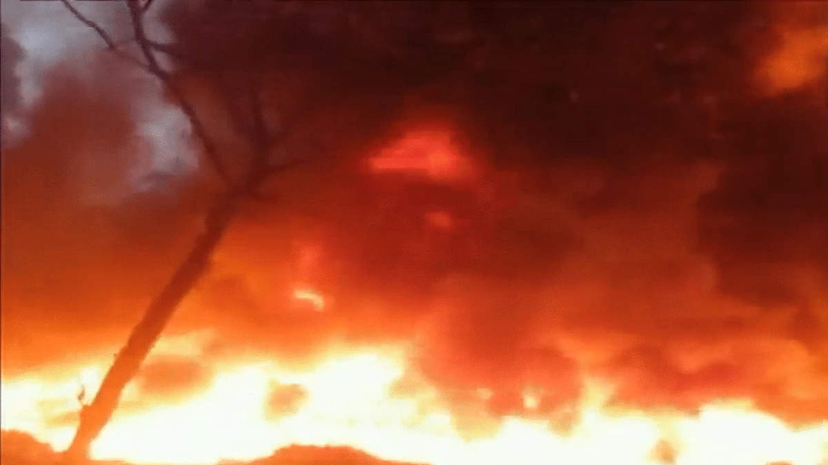 Assam News: कामरूप महानगर में प्लास्टिक कार्टन के गोदाम में भीषण आग, लाखों की क्षति
