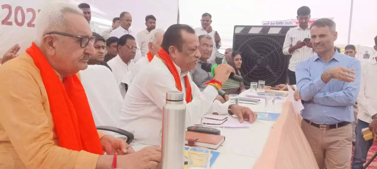 Rajasthan News: भ्रष्टाचार और लापरवाही बर्दाश्त नहीं- मंत्री जोराराम कुमावत ने शहरी सेवा शिविर में ई-मित्र का लाइसेंस किया निरस्त