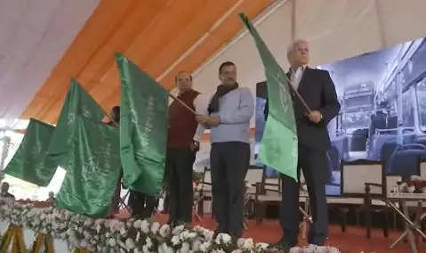 दिल्ली में एक साथ लॉन्च की गईं 500 इलेक्ट्रिक बसें, मुख्यमंत्री अरविंद ने दिखाई हरी झंडी