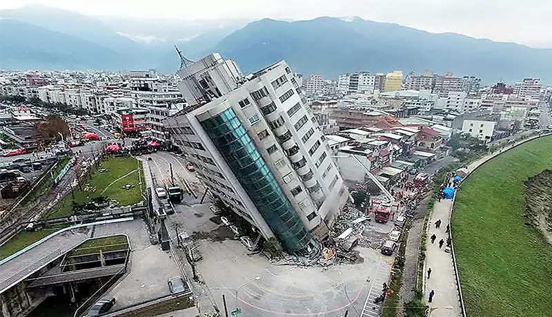 भूकंप से दहला ताइवान, भारी नुकसान, ब्रिज गिरे