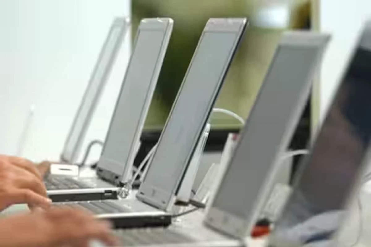 लैपटॉप, कंप्यूटर के आयात पर लगी रोक, 31 अक्टूबर तक बगैर लाइसेंस कर सकेंगे आयात