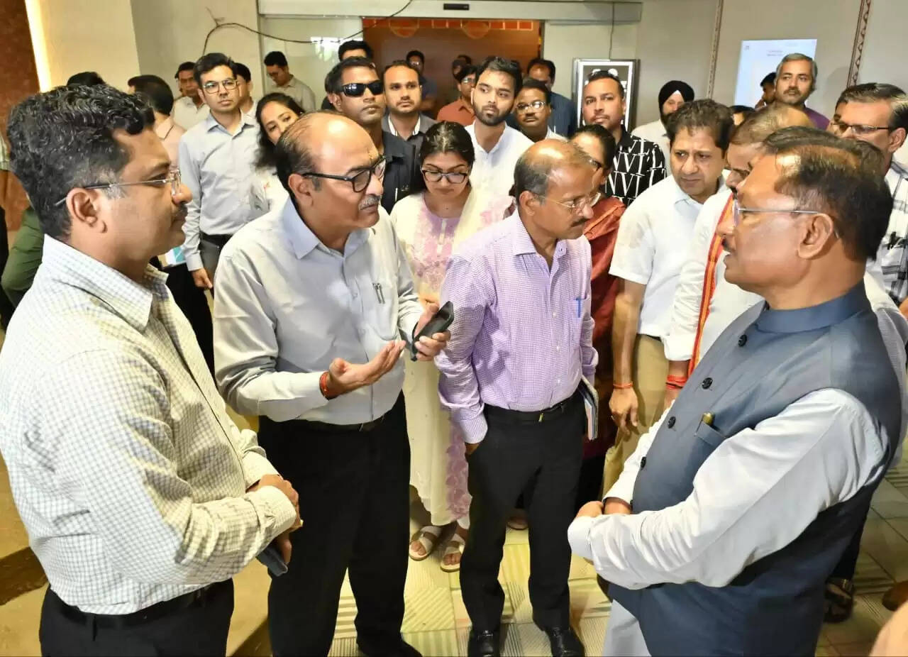 CM विष्णु देव साय ने प्रधानमंत्री मोदी के छत्तीसगढ़ प्रवास की तैयारियों का लिया व्यापक जायज़ा, अधिकारियों को दिए निर्देश