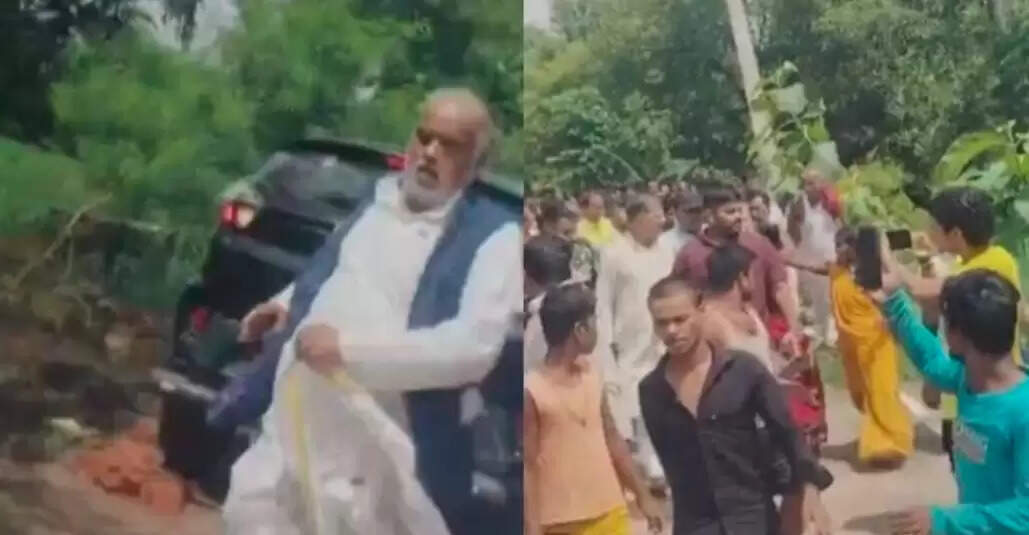 नालंदा में ग्रामीणों ने&nbsp;मंत्री श्रवण कुमार&nbsp;और विधायक पर किया हमला, कई किलोमीटर तक धोती उठाके भागे मंत्री जी&nbsp;