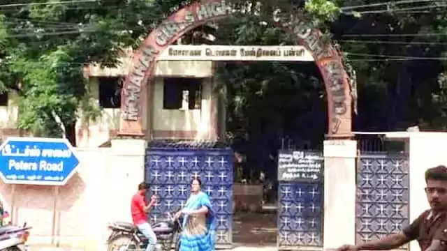 चेन्नई के एक स्कूल पर लड़कियों का धर्मांतरण कराने के आरोप लगे हैं।