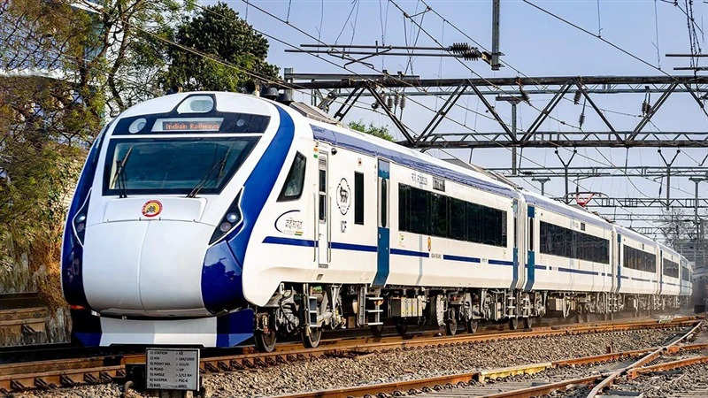 वंदे भारत एक्सप्रेस ट्रेन का लुत्फ उठाकर दिल्ली से भोपाल जाने वाले यात्रियों के लिए एक खुशखबरी ,मात्र 7.45 घंटे में तय होगा 708 किमी का सफर 