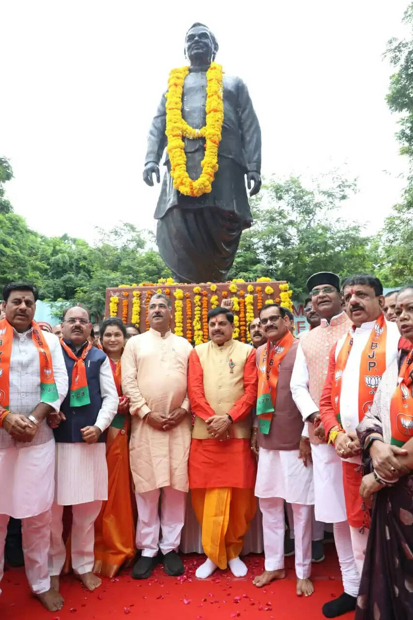 MP News; सीएम मोहन यादव ने&nbsp;पूर्व प्रधानमंत्री स्व. अटल बिहारी वाजपेयी की पुण्यतिथि पर किया नमन