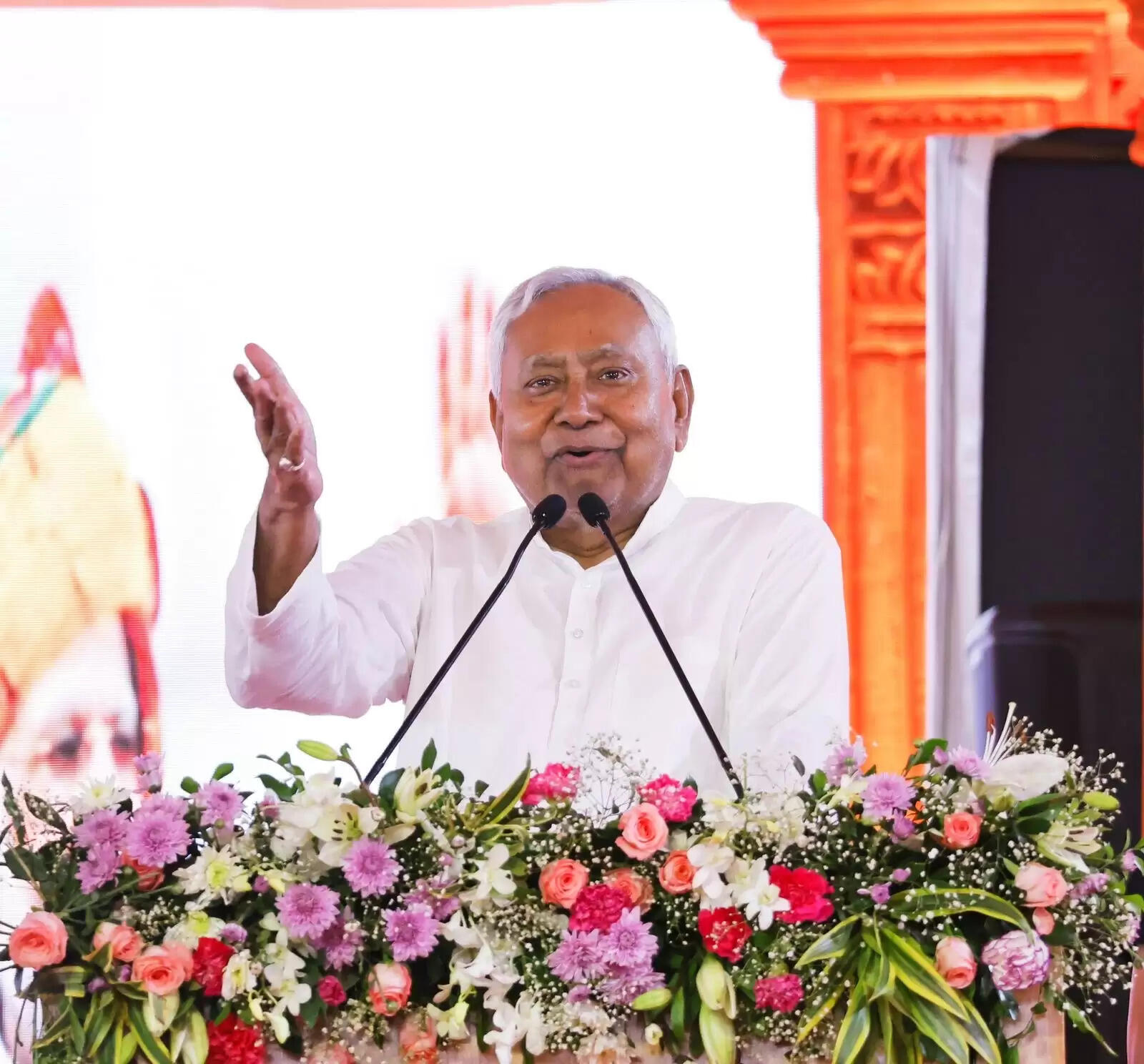 Bihar News: सीएम नीतीश ने अधिकारीयों को दिये&nbsp;सख्त&nbsp;निर्देश&nbsp;कहा-&nbsp;बाढ़ पीड़ितों में राहत राशि का वितरण जल्द से जल्द हो