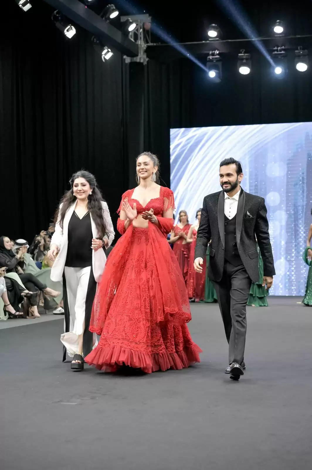 Rakul Preet Singh turns showstopper at International Fashion Week Dubai for Archana Kochhar's "Bollywood Bling" Collection