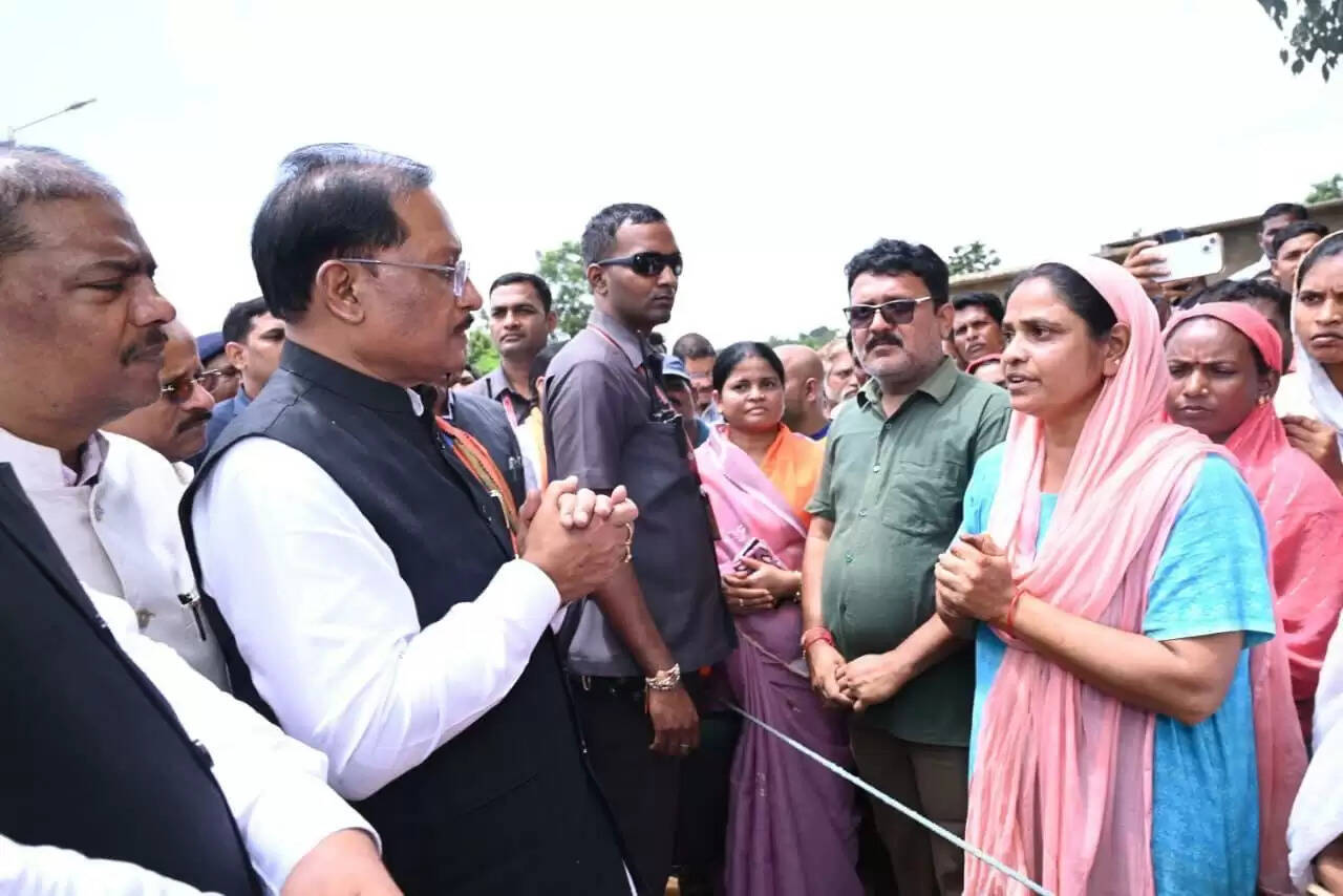 Dantewada News:&nbsp;प्रशासन की तत्परता: बाढ़ प्रभावितों को मिला राशन,&nbsp;बर्तन, कपड़े&nbsp;और&nbsp;गैस सिलेंडर&nbsp;